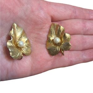 ✨ 3/$15 ✨ Vintage Gold Tone Sarah Coventry Clip On Earrings